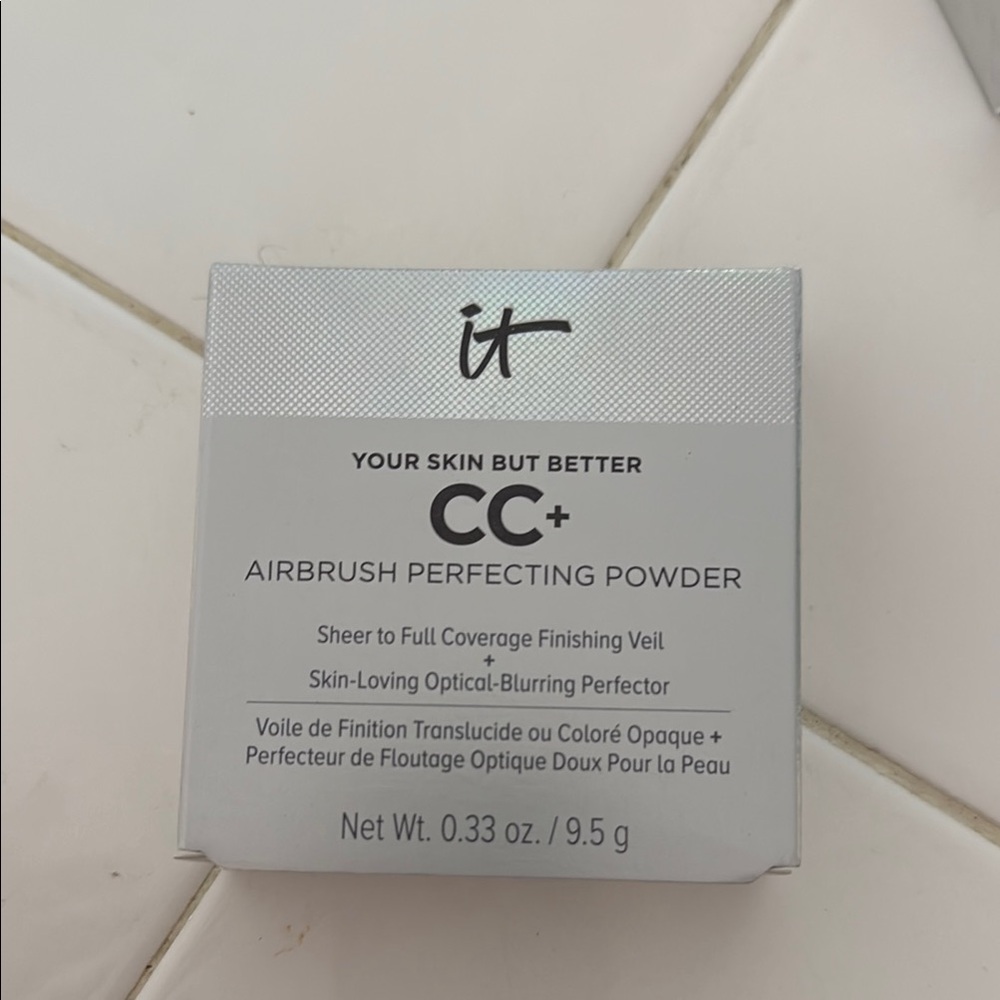 it cosmetics CC+ Airbrush Perfecting Powder — Light Compact